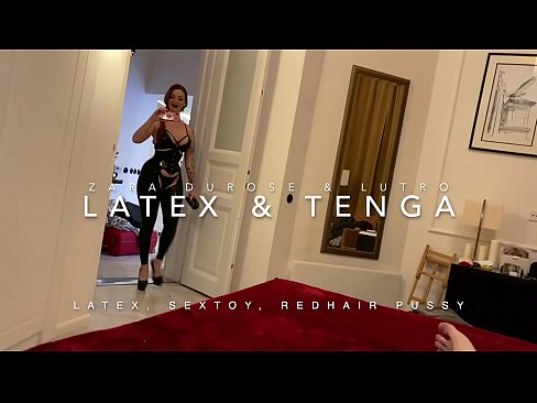 ❤️ Dada wa kambo mwenye kichwa chekundu akiwa amevalia vazi la latex alilobanwa na kaka wa kambo ☑